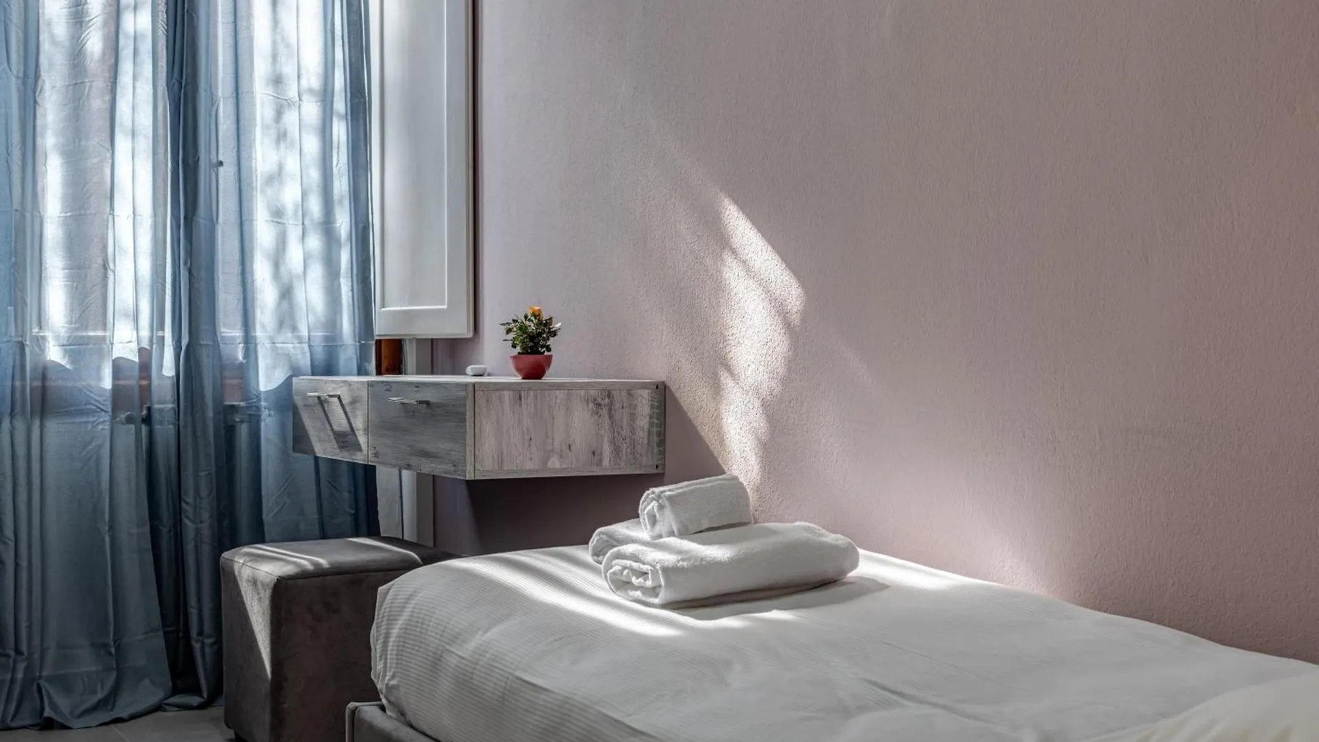 Gavin House - Sweet Dreams In Florence