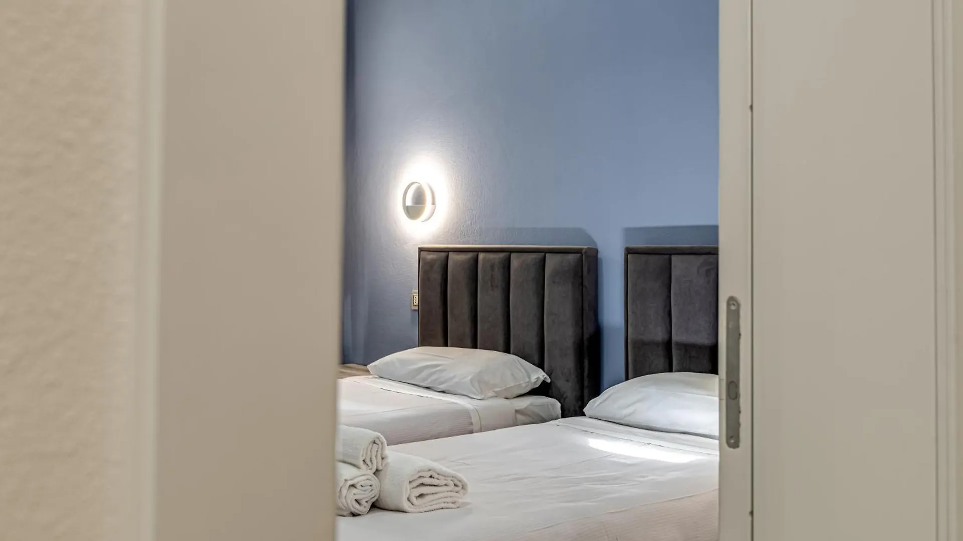 Gavin House - Sweet Dreams In Florence