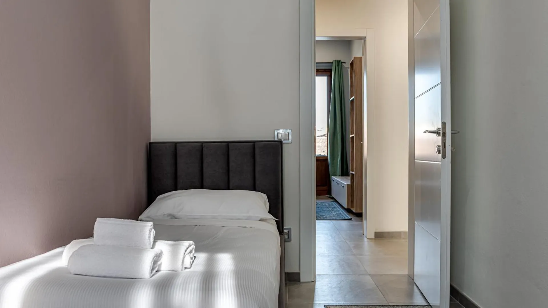 Gavin House - Sweet Dreams In Florence